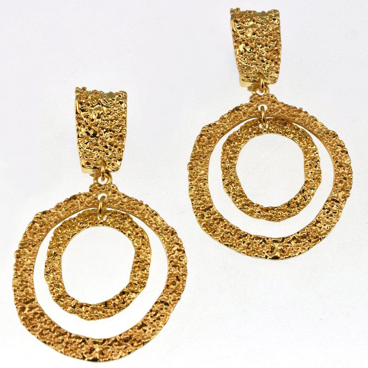 картинка Серьги клипсы двойное кольцо мятое золото от магазина LonnaMag