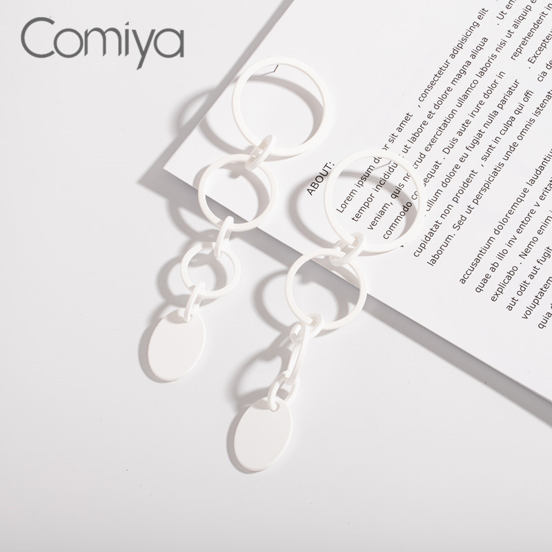 картинка Серьги пластик 3 соединенных круга снизу овал от магазина LonnaMag