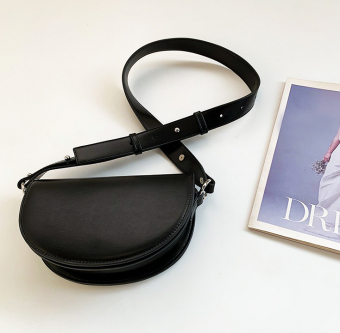 Сумка crossbody полукруг жесткой формы