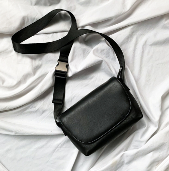 Сумка crossbody мини прямоугольник карабин на ремне