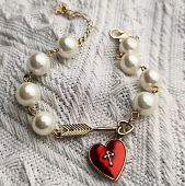 Браслет крупные жемчужные бусины стрела амура + красное сердце с крестом